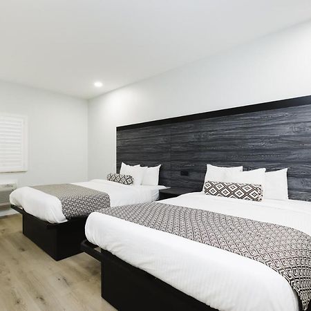 Sapphire Inn & Suites Deer Park Kültér fotó