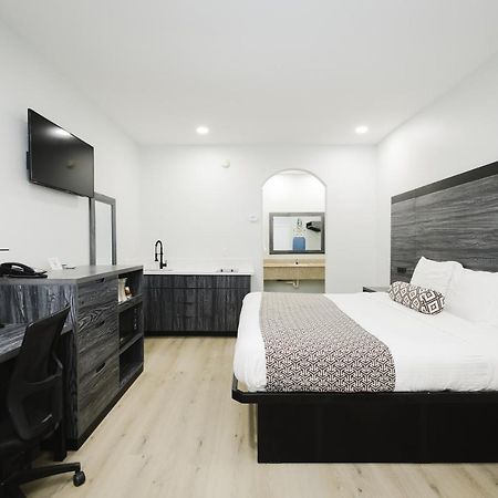 Sapphire Inn & Suites Deer Park Kültér fotó