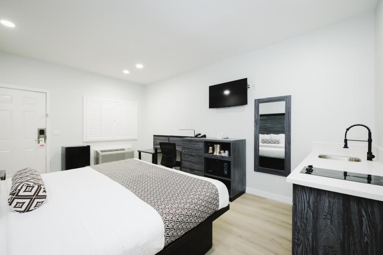 Sapphire Inn & Suites Deer Park Kültér fotó