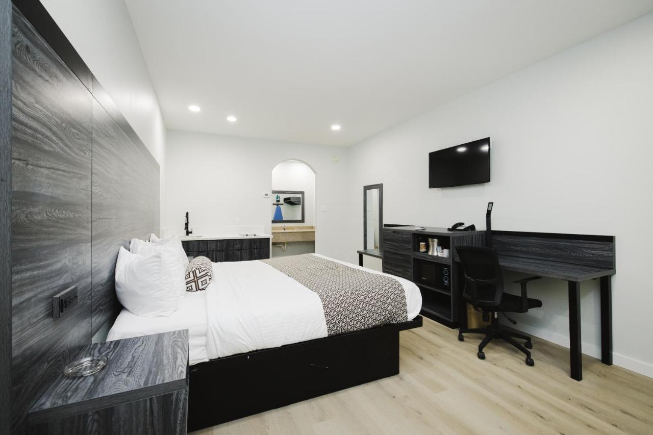 Sapphire Inn & Suites Deer Park Kültér fotó