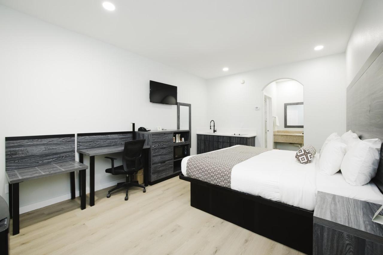 Sapphire Inn & Suites Deer Park Kültér fotó