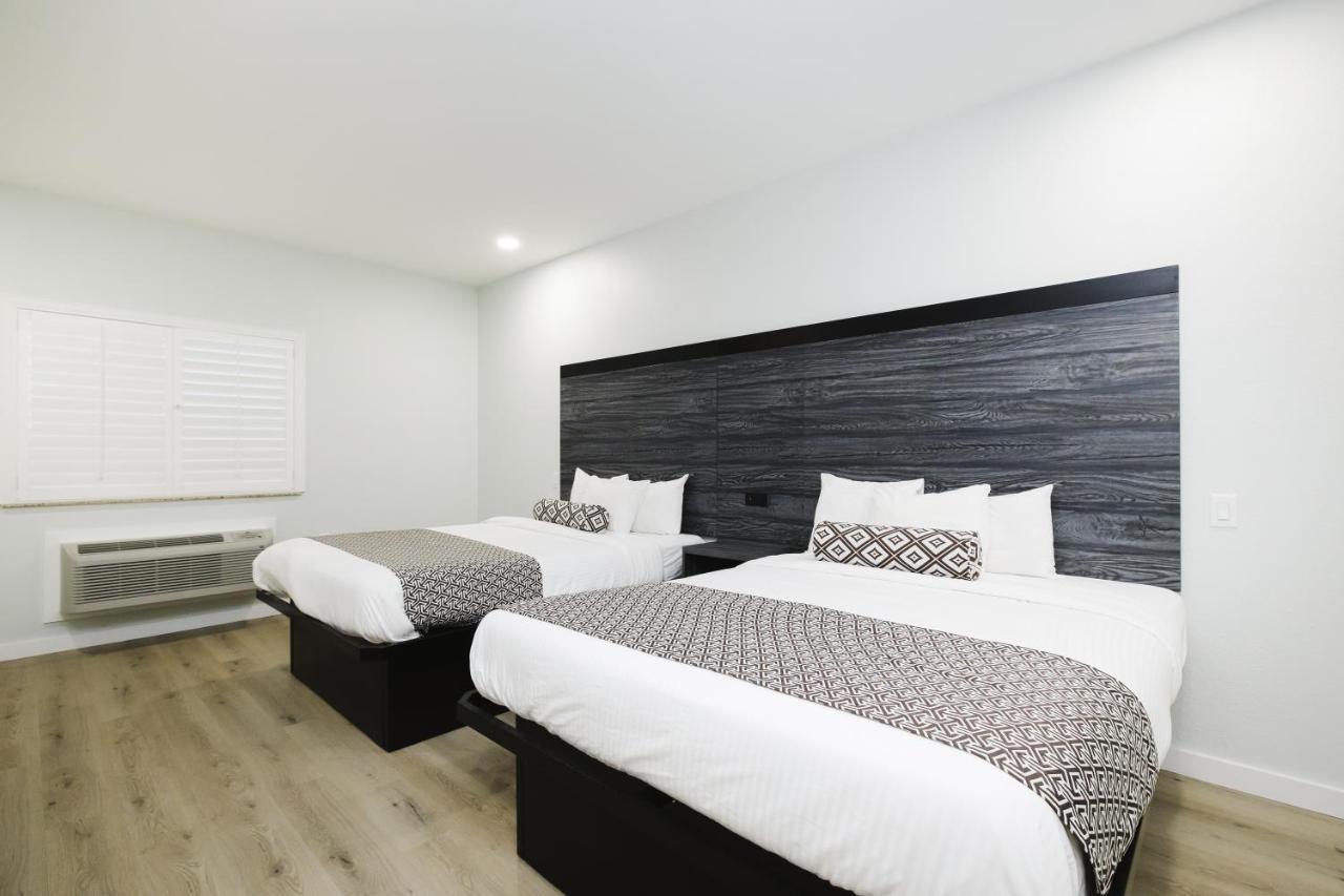 Sapphire Inn & Suites Deer Park Kültér fotó
