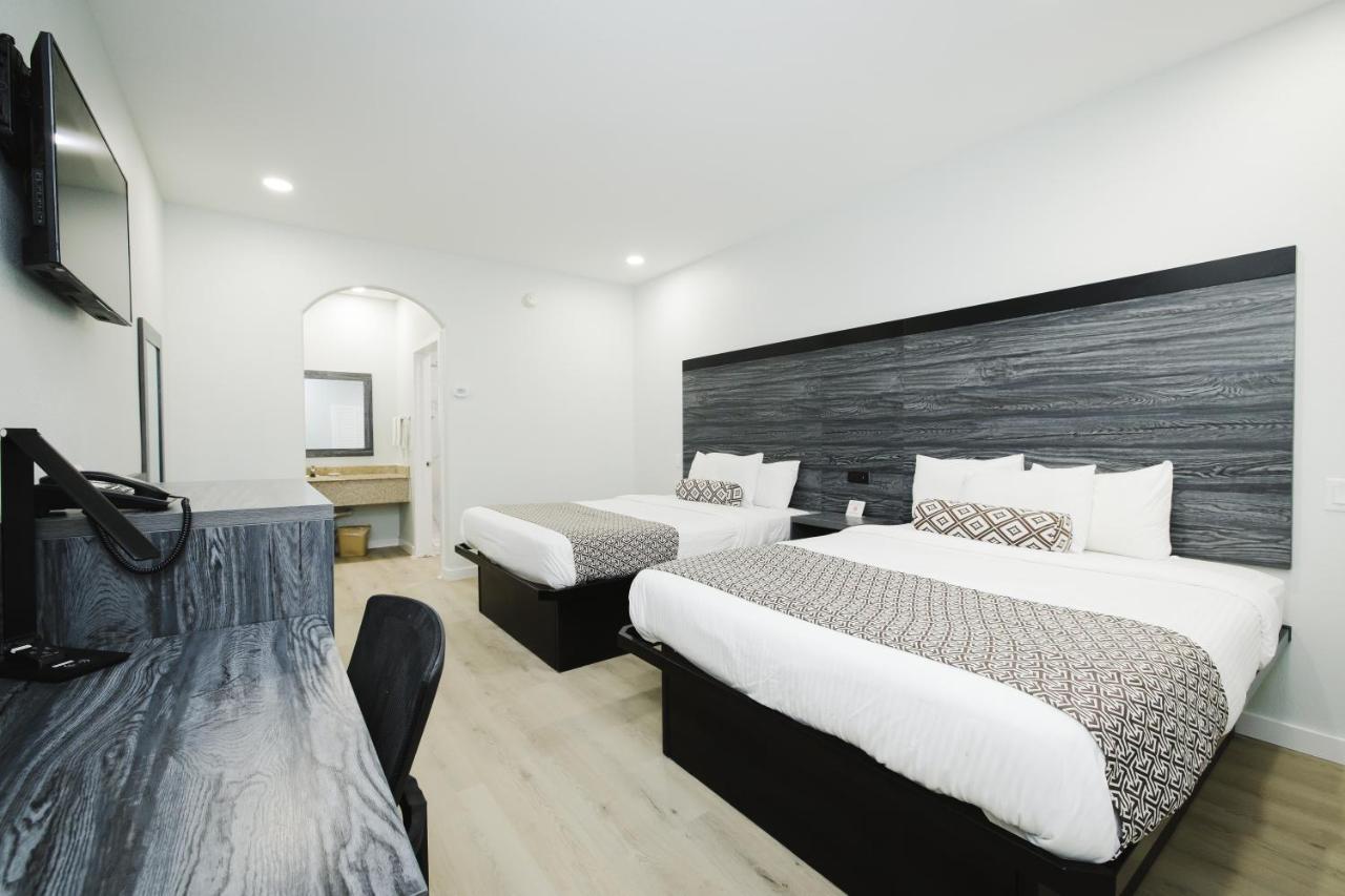 Sapphire Inn & Suites Deer Park Kültér fotó