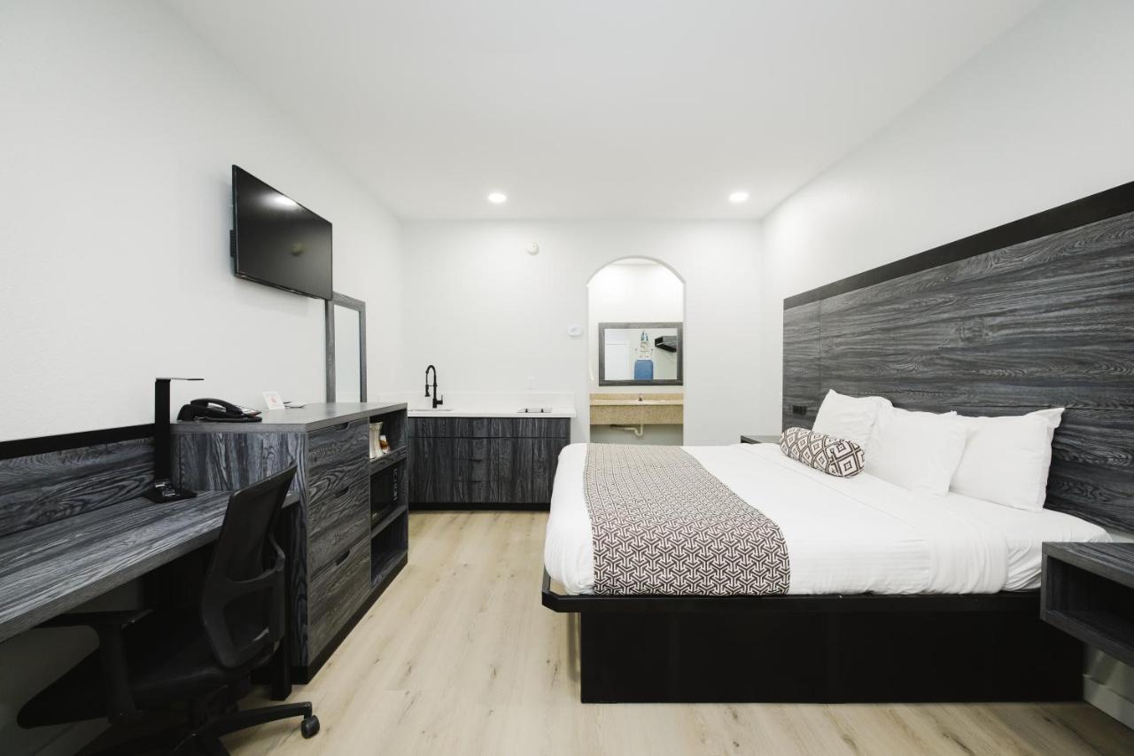 Sapphire Inn & Suites Deer Park Kültér fotó