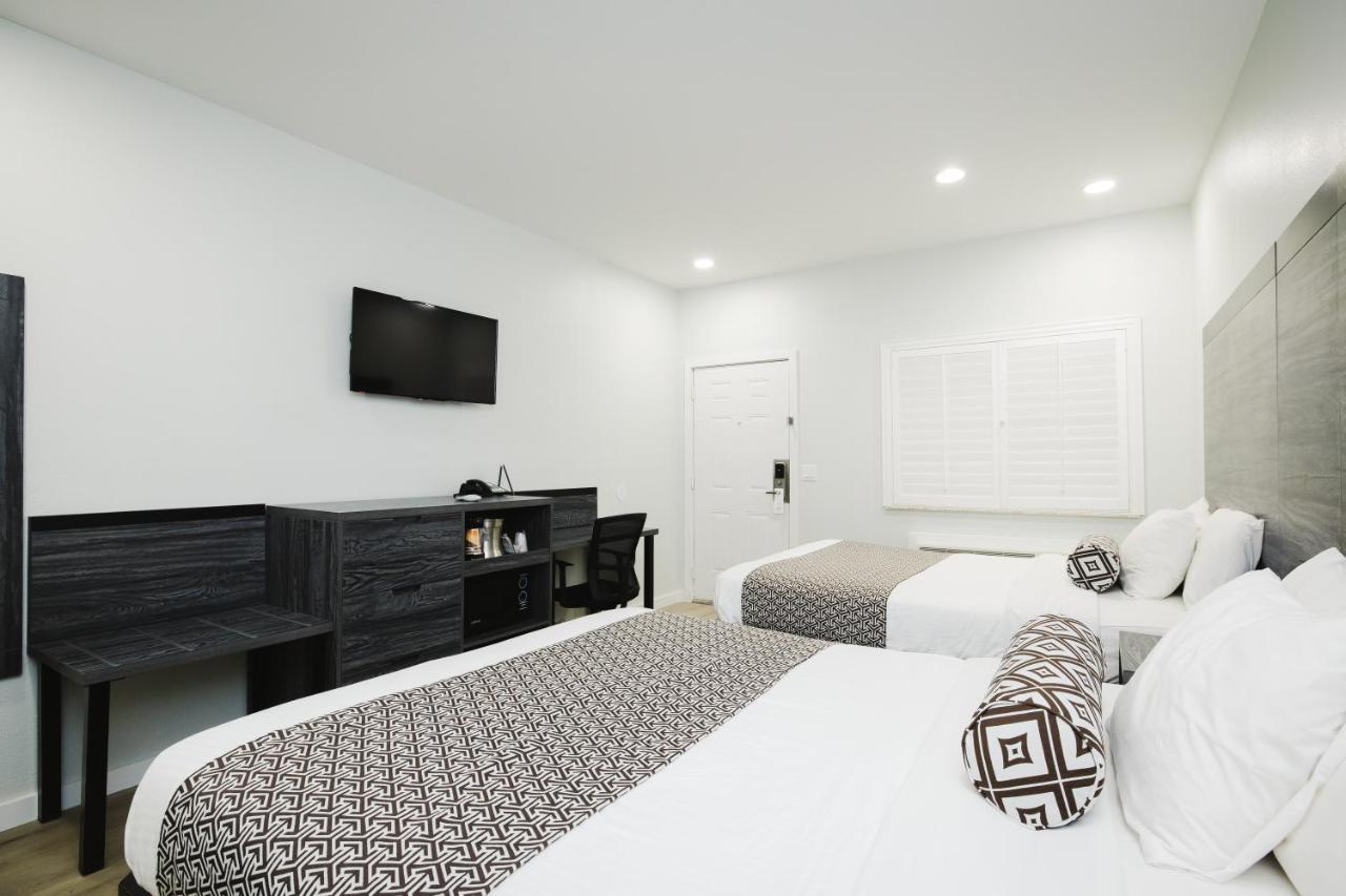 Sapphire Inn & Suites Deer Park Kültér fotó