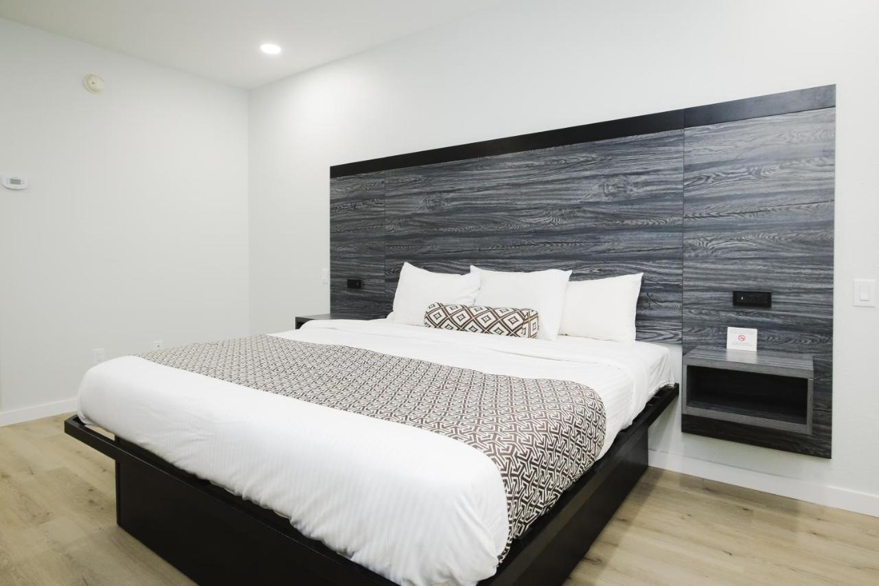 Sapphire Inn & Suites Deer Park Kültér fotó