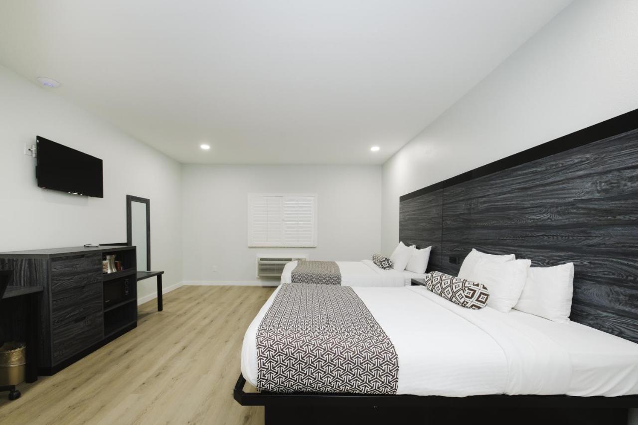 Sapphire Inn & Suites Deer Park Kültér fotó