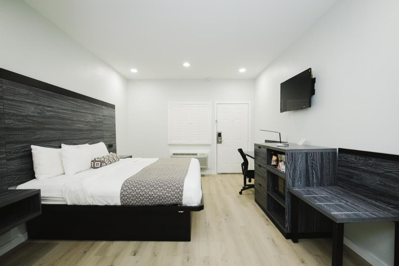 Sapphire Inn & Suites Deer Park Kültér fotó