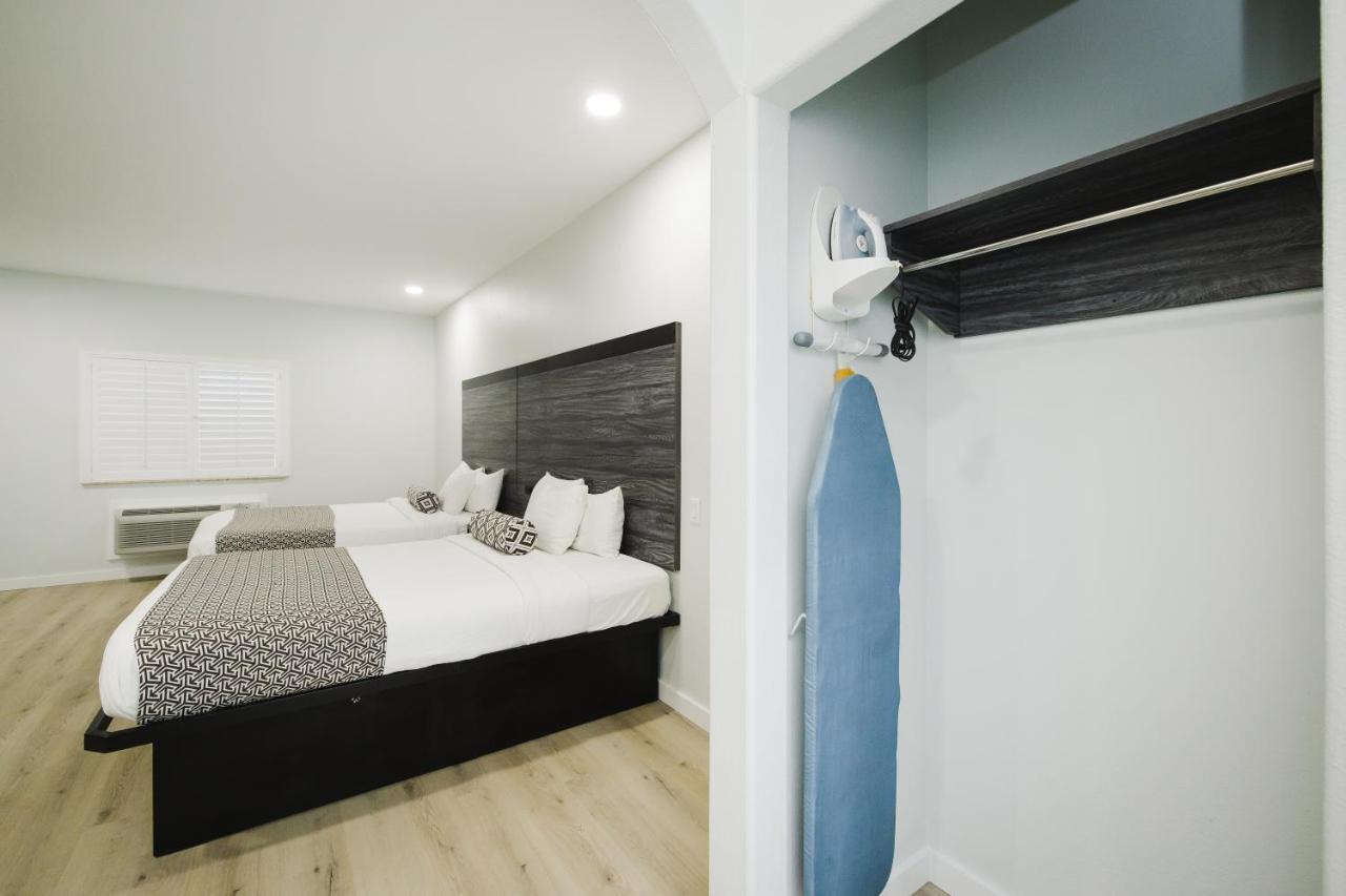 Sapphire Inn & Suites Deer Park Kültér fotó